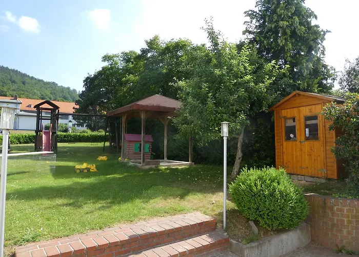 Zur Querenburg 3*