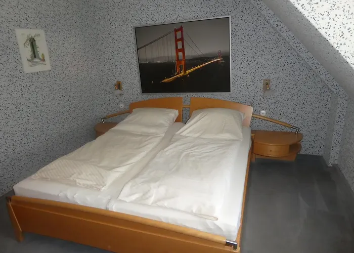 여관 Zur Querenburg 3*